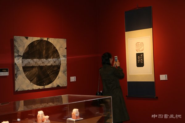 中西合璧 异曲同工---让•科尔托与王玉忠作品交流展